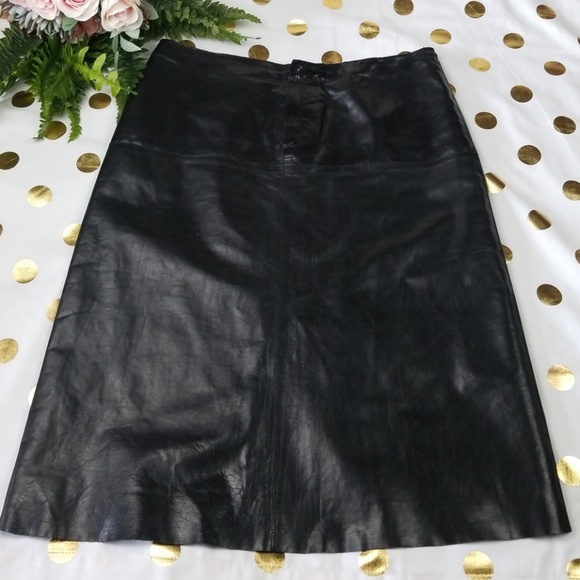 Banana Republic Dresses & Skirts - Banana Republic Genuine Leather Skirt black